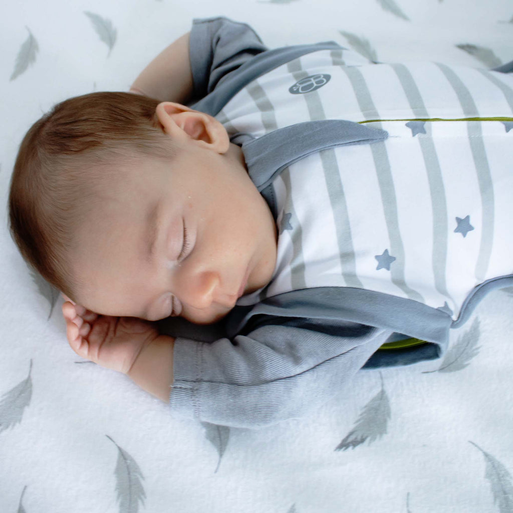 When should babies sleep in their own rooms? || Quand est-ce que les bébés devraient-ils dormir dans leur propre chambre?